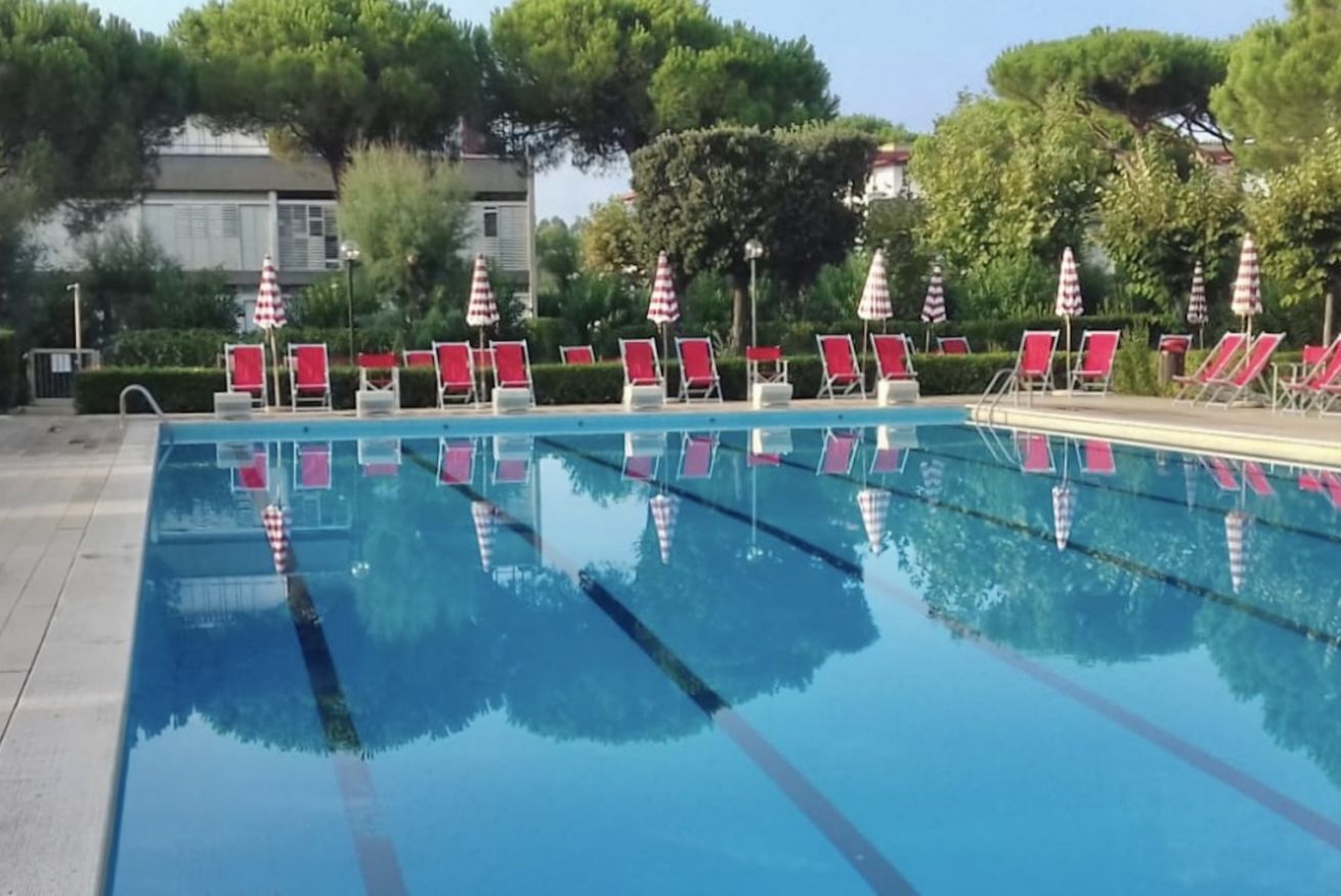 حمّام سباحة مُدفَّأ