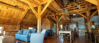 Dog-friendly 4-bedroom lodge on Bear Pond in Waterford, on the snowmobile trail!