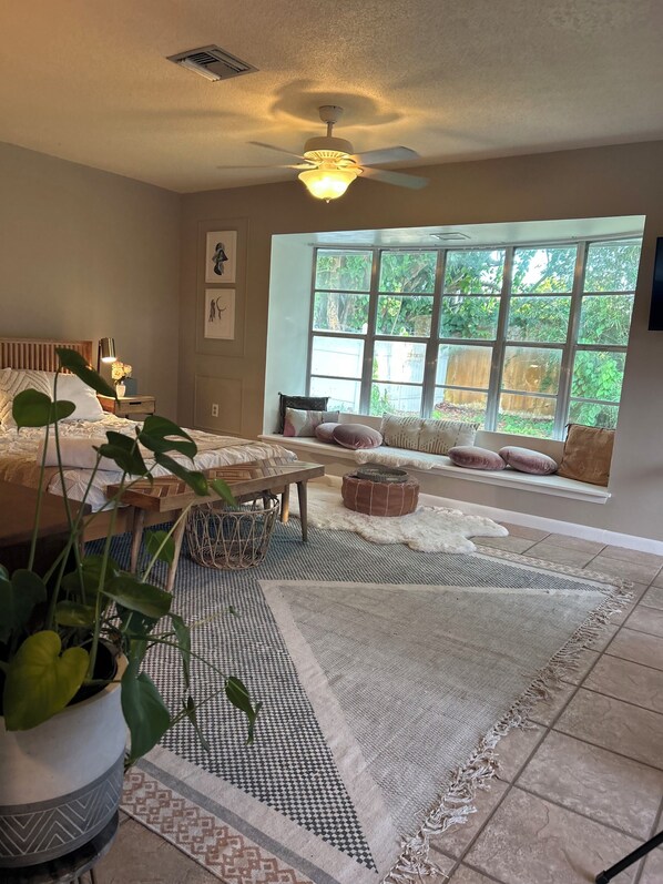Interior - Casita Luna Beautifully decorated sunny boho retreat (Fort Pierce)