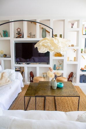 5 bedrooms, iron/ironing board, free WiFi, bed sheets