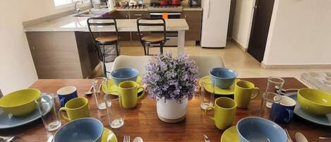 Cookware/dishes/utensils