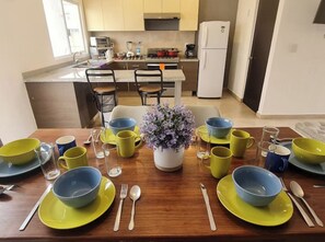 Cookware/dishes/utensils - House in Condo c Alberca Gym near ANTEA and WTC (Santiago de Querétaro)