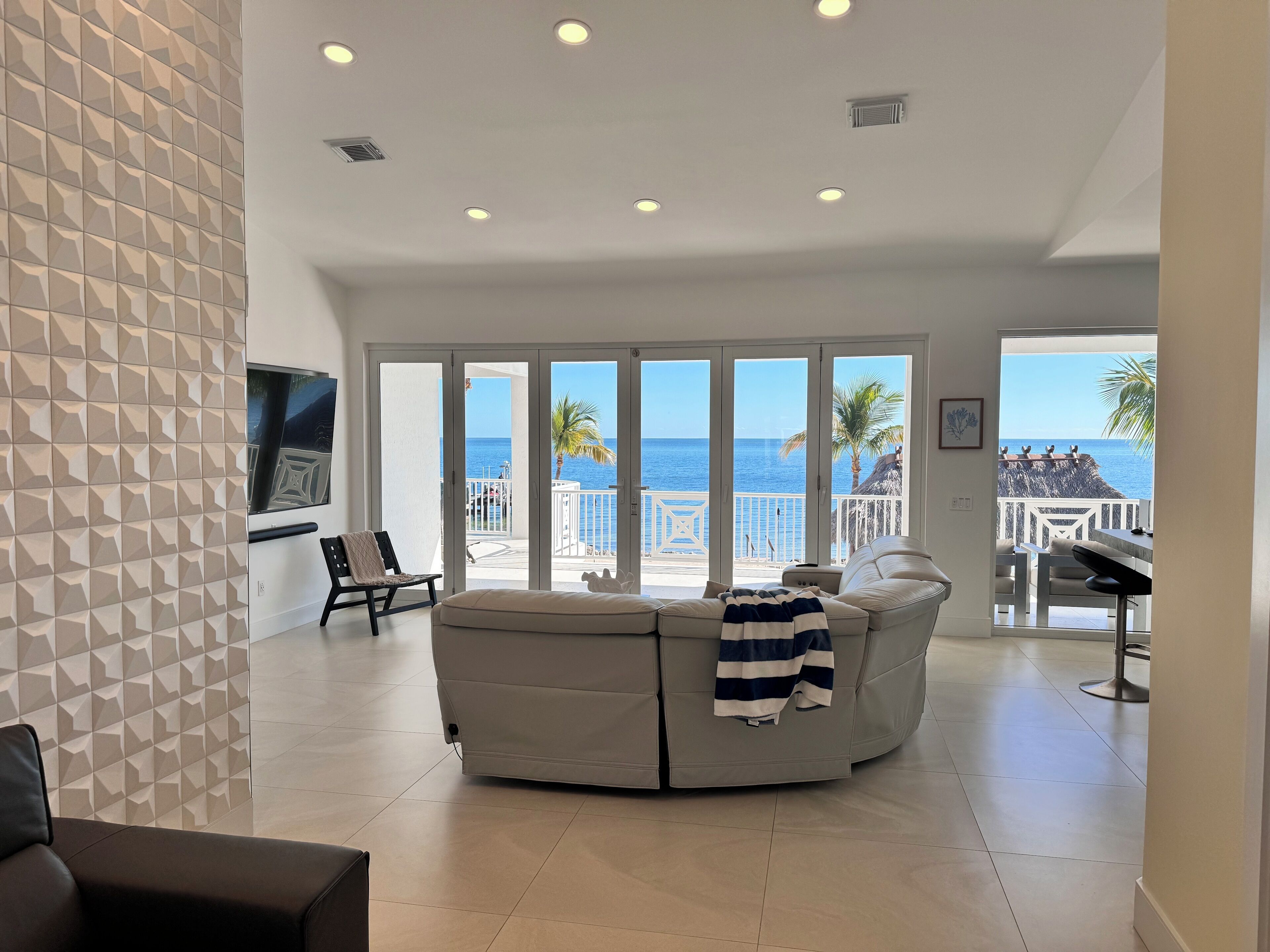 Smart TV, table tennis, stereo, printers