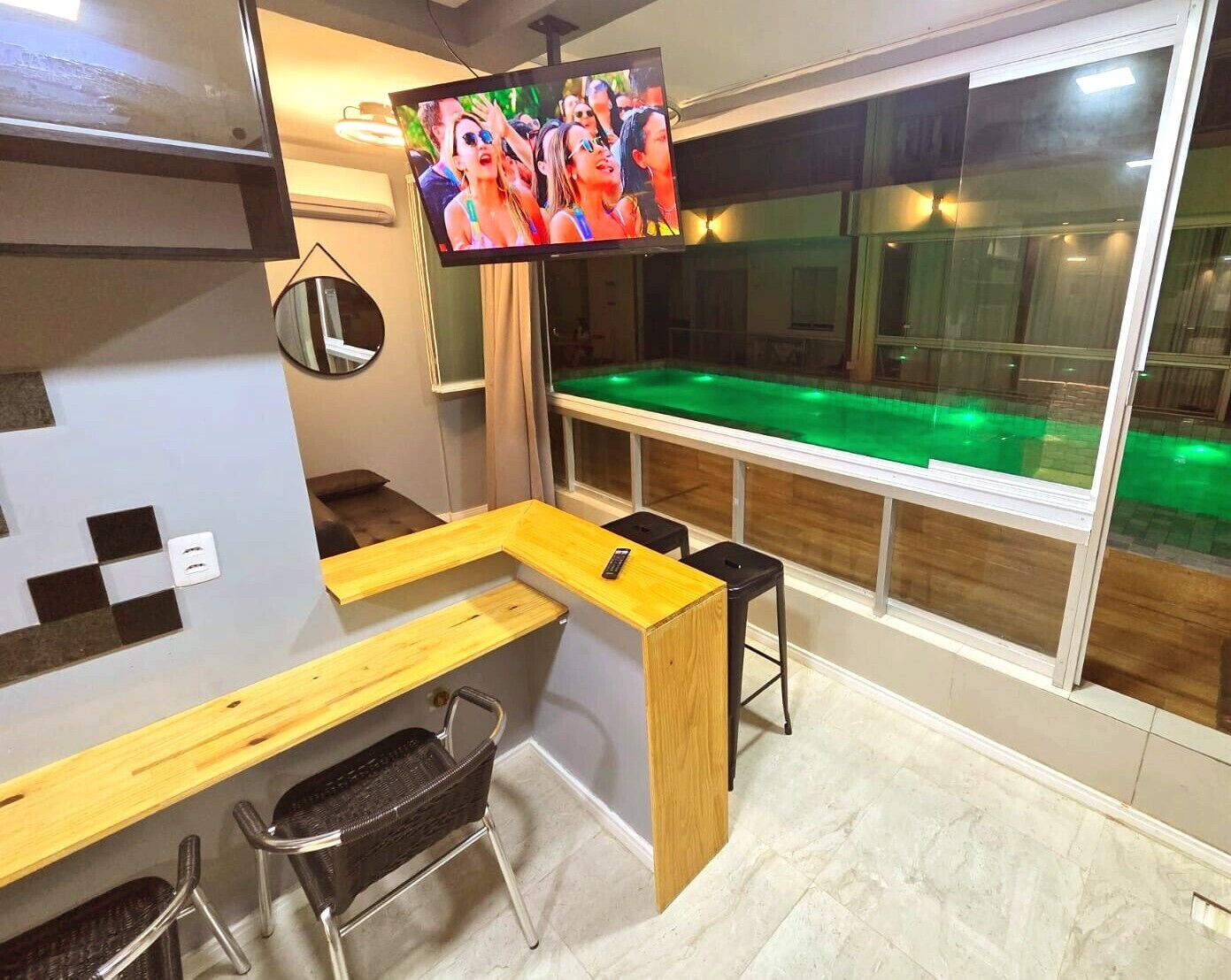 Basic-Apartment, Balkon, Poolblick | 2 Schlafzimmer, kostenloses WLAN