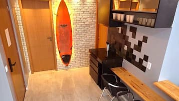 Apartemen Basic, balkon, pemandangan kolam renang | 2 kamar tidur dan Wi-Fi gratis