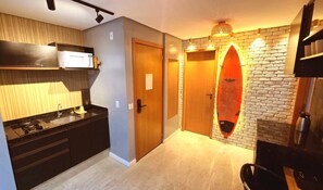 Eenvoudig appartement, balkon, uitzicht op zwembad | 2 slaapkamers, gratis wifi