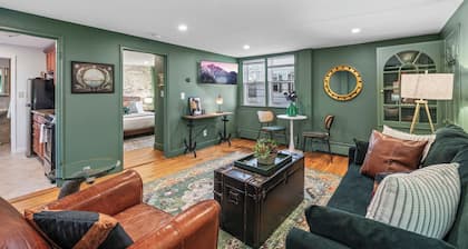 NEW 1BR on Salem Common l Steps to Witch Museum and Downtown l Fenced in Yard