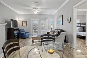 Smart TV - Tranquil 2-bedroom condo in charming Foley close to beaches, Owa and Ballfields! (Foley)