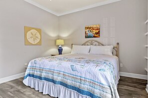 2 bedrooms, iron/ironing board, free WiFi, bed sheets - Tranquil 2-bedroom condo in charming Foley close to beaches, Owa and Ballfields! (Foley)