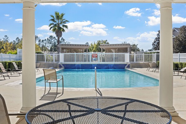 Outdoor pool - Tranquil 2-bedroom condo in charming Foley close to beaches, Owa and Ballfields! (Foley)