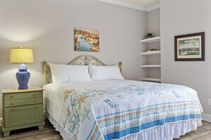 2 bedrooms, iron/ironing board, free WiFi, bed sheets - Tranquil 2-bedroom condo in charming Foley close to beaches, Owa and Ballfields! (Foley)
