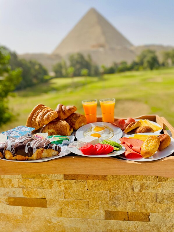 Free daily full breakfast - Golden Glamour Pyramids View (Giza)