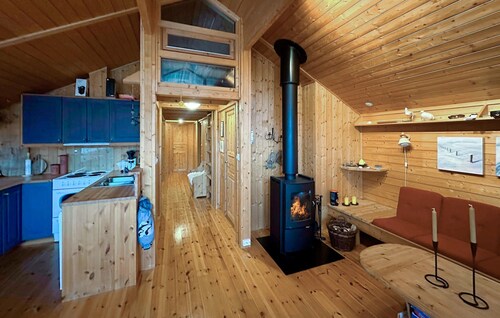 3 bedroom cozy home in Tjørhom