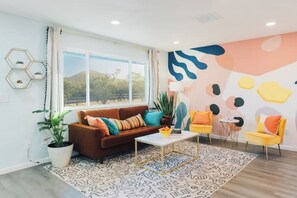 Smart TV, fireplace, video games - Casa De Colores w/ Arcade, hot tub + more - J Tree

 (Joshua Tree)
