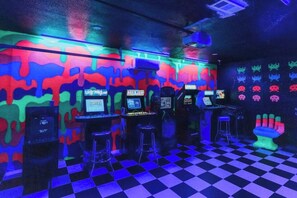 Casino - Casa De Colores w/ Arcade, hot tub + more - J Tree

 (Joshua Tree)