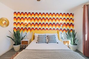 2 bedrooms, in-room safe, iron/ironing board, WiFi - Casa De Colores w/ Arcade, hot tub + more - J Tree
(Joshua Tree)