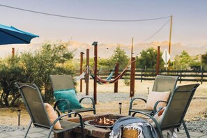Property grounds - Casa De Colores w/ Arcade, hot tub + more - J Tree

 (Joshua Tree)
