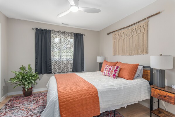 5 bedrooms, desk, iron/ironing board, free WiFi