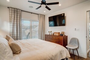 4 bedrooms, desk, iron/ironing board, travel crib