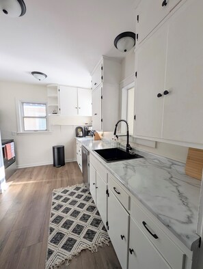 Private kitchen - Bright & Spacious on William St.  (Champaign)