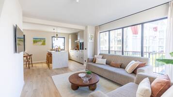 Apartment | 3 bedrooms, desk, Internet
