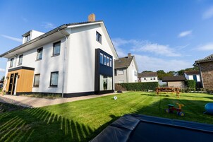 Apartment, Accessible | 3 bedrooms, desk, Internet