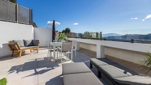 Outdoor dining - BANDERAS & SPA STUDIO HYDROMASSAGE+JACUZZI (CAMINITO DEL REY/OPTIONAL MASSAGE) (Carratraca)