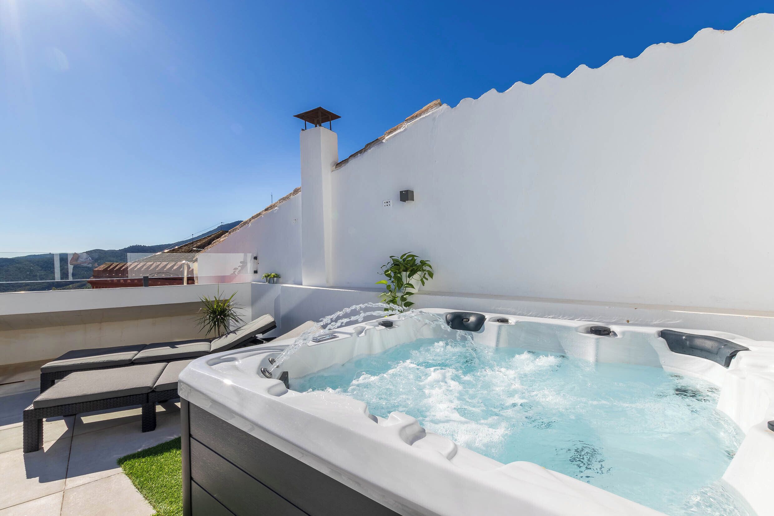 Outdoor spa tub