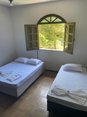 Kamar Triple Keluarga, pemandangan pantai | Setrika/meja setrika dan Wi-Fi gratis