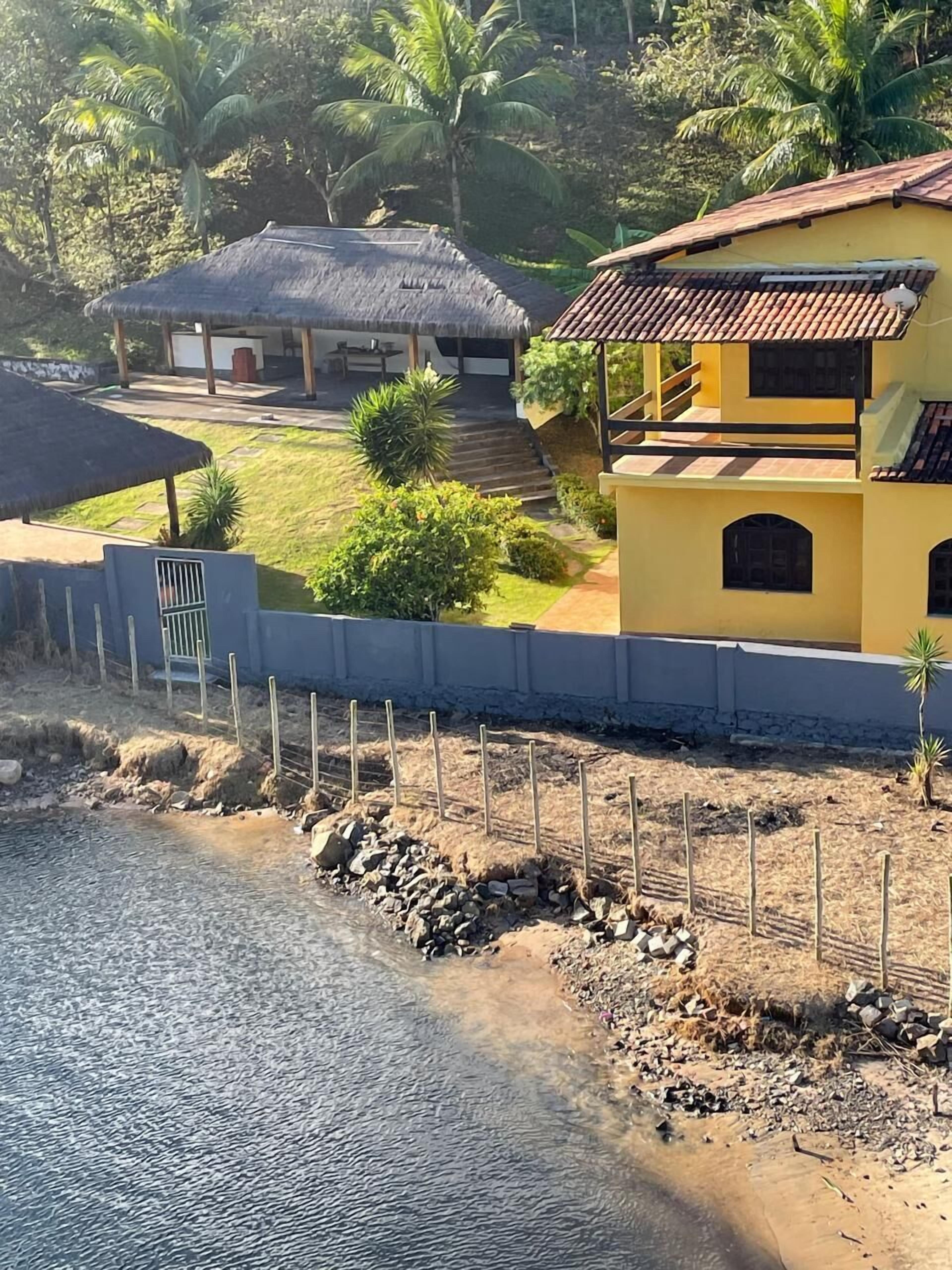 المنطقة المحيطة بالمنشأة