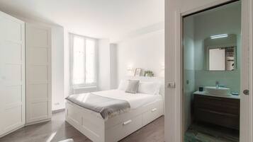 1 habitación, tabla de planchar con plancha, wifi gratis y ropa de cama
