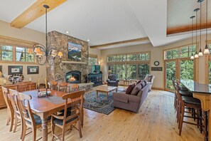 Smart-TV, Kamin, DVD-Player, Videothek