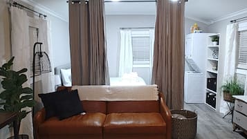 1 habitación, tabla de planchar con plancha, wifi y ropa de cama