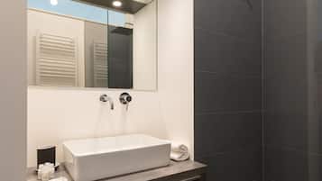 Dusche, Haartrockner, Bidet, Handtücher