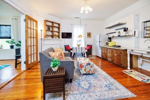 Smart TV - Spacious & Peaceful 1-Bedroom Apartment -- Perfect for Long Stays & Remote Work (East Point)