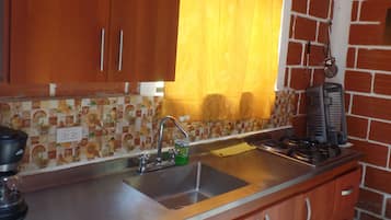 Cottage, Garden View | Private kitchen | Blender, freezer