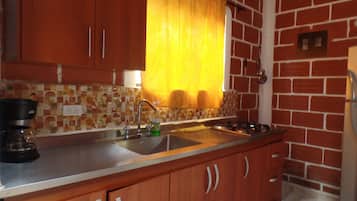 Cottage, Garden View | Private kitchen | Blender, freezer