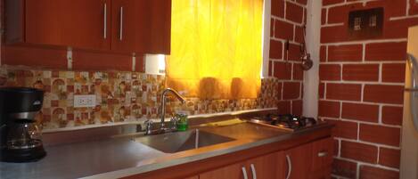 Cottage, Garden View | Private kitchen | Blender, freezer