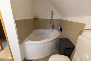 風筒、提供毛巾、番梘、洗頭水
