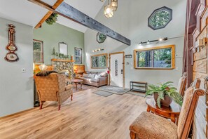 TV, fireplace - Tahoe City Retreat: Forest Views & Fireplace (Tahoe City)