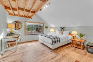 3 bedrooms, iron/ironing board, WiFi, bed sheets - Tahoe City Retreat: Forest Views & Fireplace (Tahoe City)