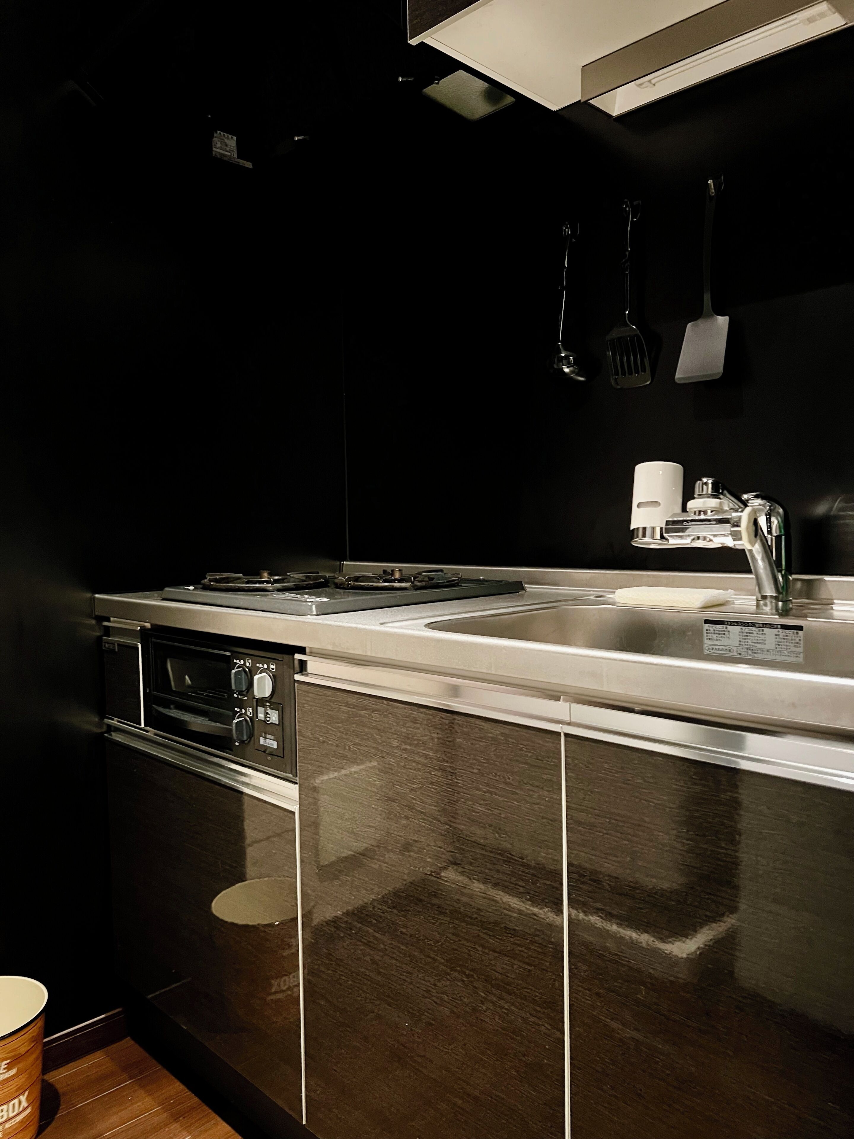 Suite de luxe, vistes a la ciutat | Cuina privada | Frigorífic, microones, placa de cuina i arrossera 