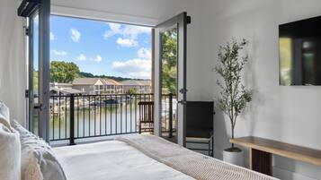 6 bedrooms, free WiFi, bed sheets