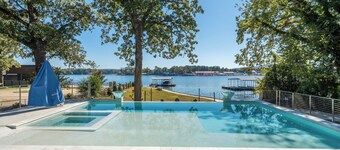 Lake Hamilton~Heated Pool w/ Hot Tub~ADA Accessible! Private Boat Launch