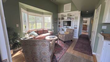 Smart TV, DVD player, table tennis, books