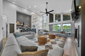 TV connectée, cheminée