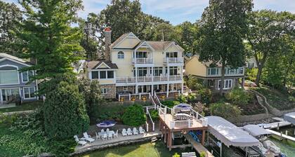 Green Lake Luxury Home with Deck Hot Tub Pier Sunset Views