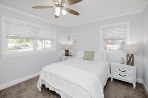 3 chambres, bureau, fer et planche à repasser, accès au Wi-Fi (inclus)