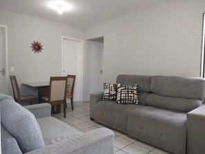 Living area - Round trip - LA14-Bertioga, SESC, Riviera, Vista Linda, Indaiá (Jardim Rafael Bertioga)