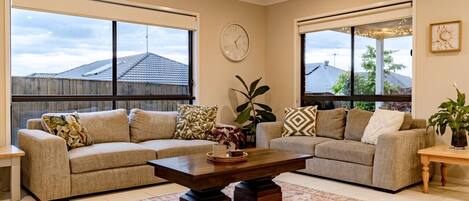 智能電視、電子遊戲